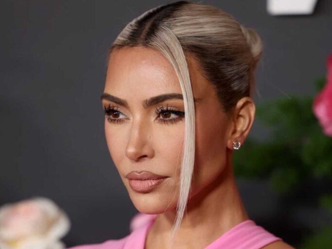Vor allem Kim Kardashian trug dazu bei, dass das Contouring zu einem regelrechten Hype wurde. | © Getty Images/Phillip Faraone