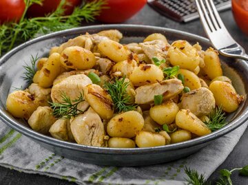 Gnocchi Pfanne mit Hühnchen | © Getty Images/PeteerS
