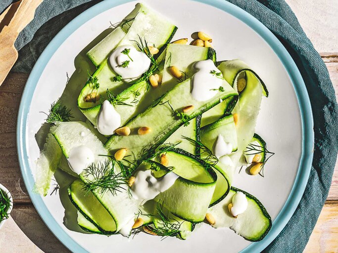 Zucchini Salat | © Getty Images/Aniko Hobel