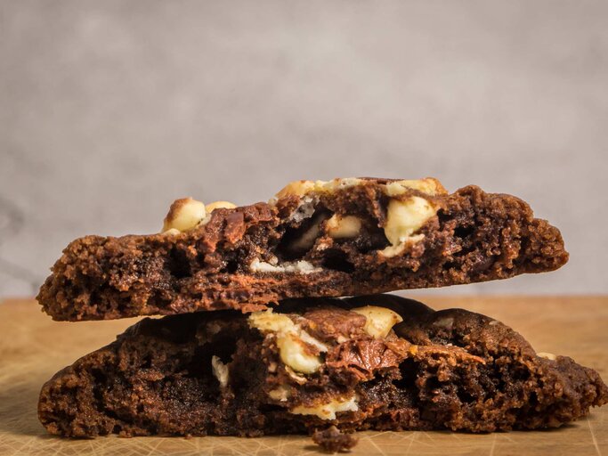 Gestapelte Schokoladen Cookies | © Adobe Stock/Estudio Conceito