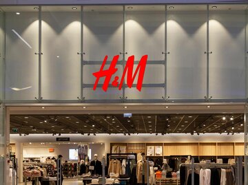 H&M Store Logo | © Adobe Stock/Анна Демидова