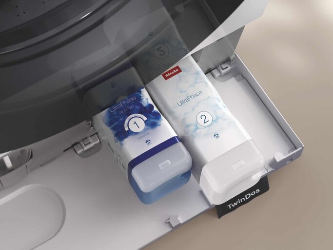 Die bewährte TwinDos®-Funktion für die automatische Dosierung von Waschmittel überzeugt auch in der Miele Nova Edition. Spare bis zu 40% Waschmittel (3) und setze damit bewusst ein Zeichen für mehr Umweltschutz. | © Miele