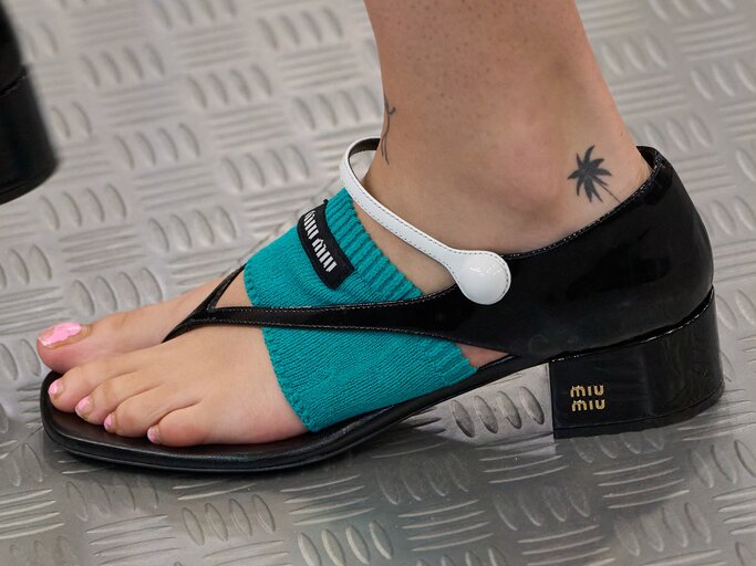 Flip-Flops mit Blockabsatz von Miu Miu | © Launchmetrics/Spotlight