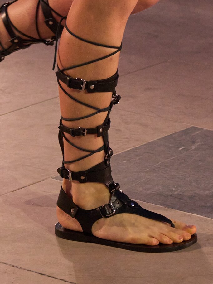 Schwarze Gladiatorsandalen von Isabel Marant | © Launchmetrics/Spotlight