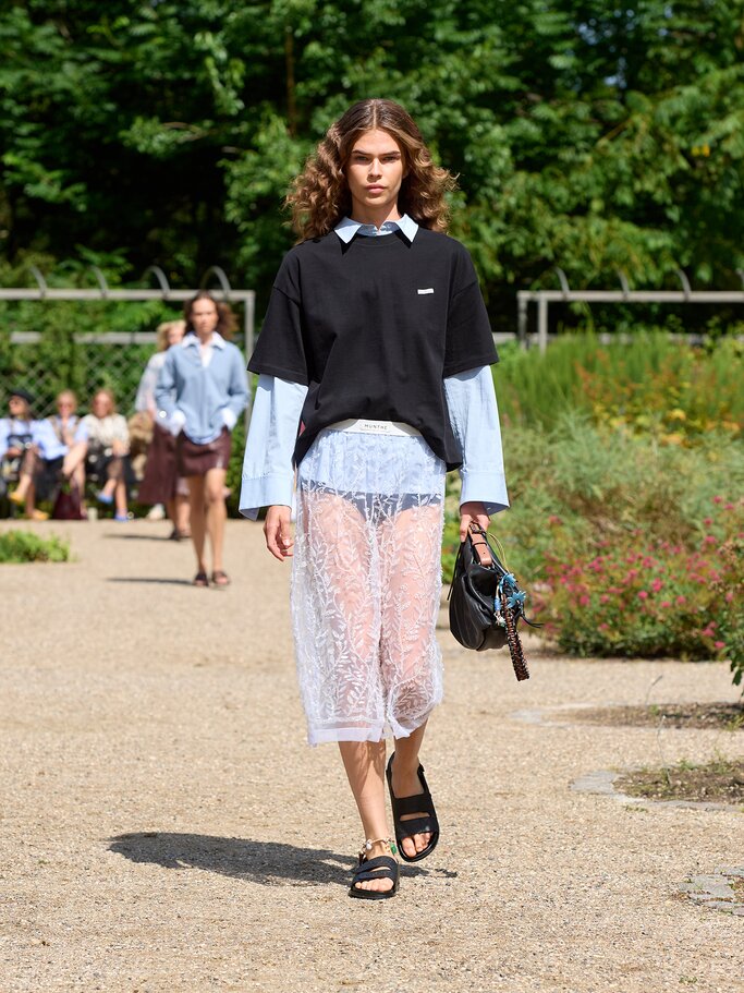 Model im Layering-Look auf dem Laufsteg von Munthe | © Copenhagen Fashion Week/James Cochrane