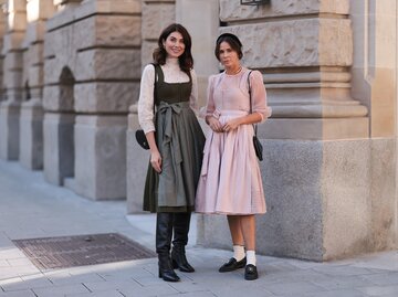 Streetstyle von Ira Meindl und Patricia Wirschke im Dirndl | © Getty Images/Jeremy Moeller