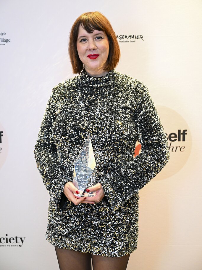 Kathrin Weßling mit myself-Award | © Hannes Magerstädt / Getty Images for myself