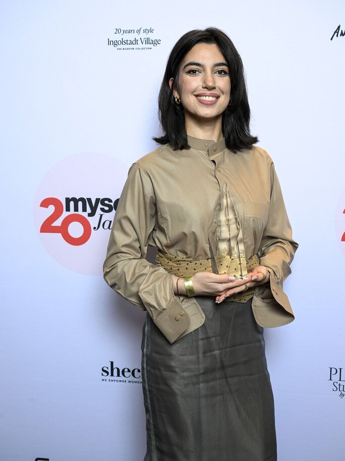 Aya Jaff mit myself-Award | © Hannes Magerstädt / Getty Images for myself