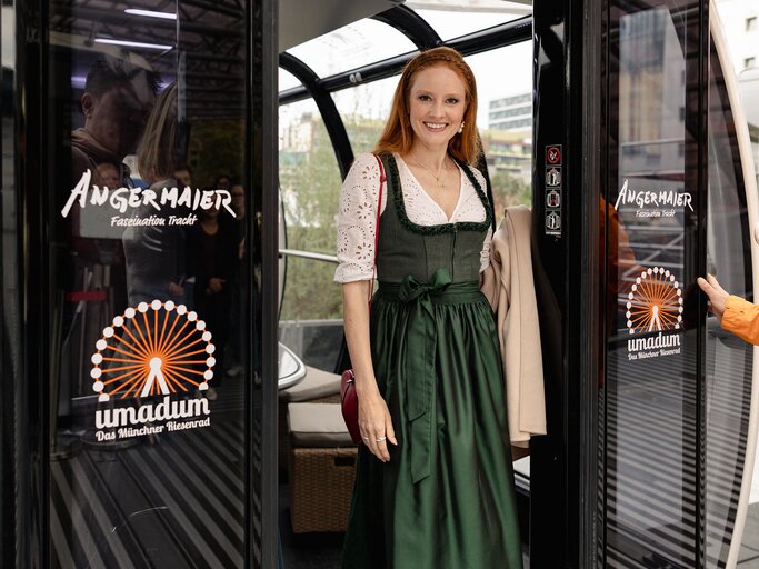 Barbara Meier in Gondel von Angermaier | © Jelena Bogicevic (Helen deine Fotografin) 