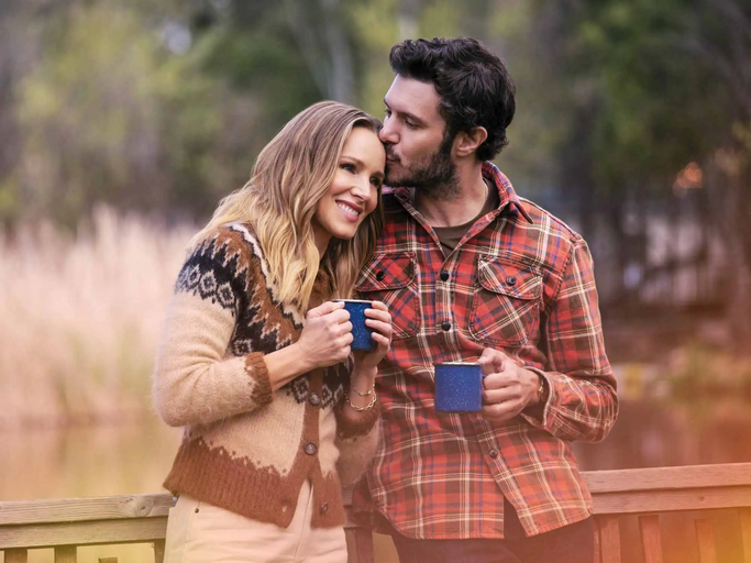 Diese Worte zeigen, dass du einer Person wirklich wichtig bist. | ©  IMAGO / Everett Collection NOBODY WANTS THIS,Kristen Bell, Adam Brody, | ©  IMAGO / Everett Collection