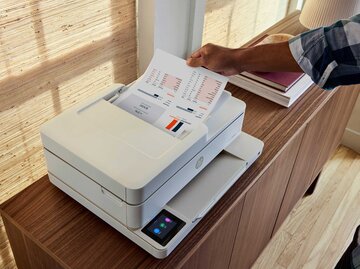 Weißer Drucker druckt Fotos | © HP
