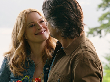 Alexandra Breckenridge und Martin Henderson in Virgin River, Staffel 6 | © Netflix