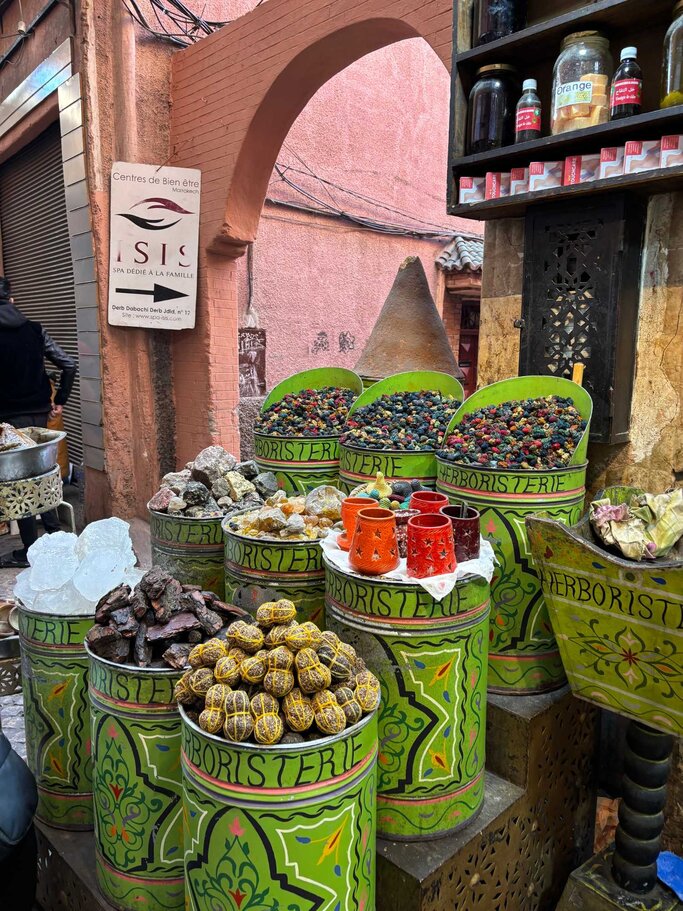 Auf den Märkten von Marrakesch gibt es vieles zu entdecken. | © Nina Suer