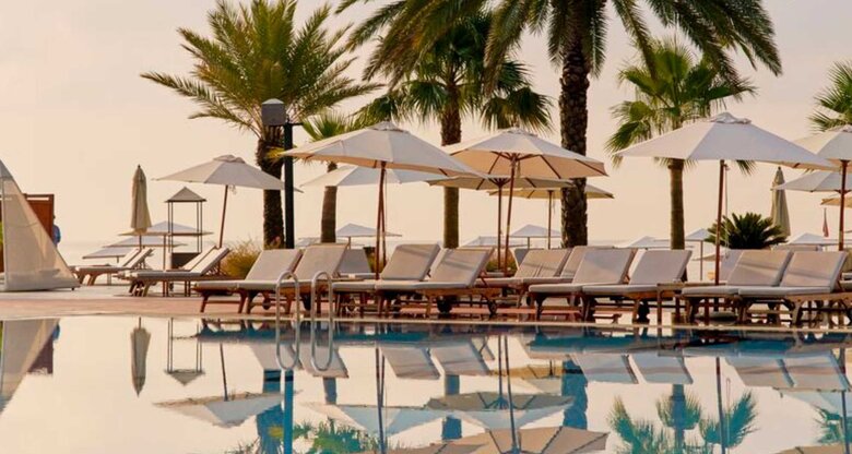 Pool und Palmen eines Hotels | © Club Med/Jeanne PERROTTE
