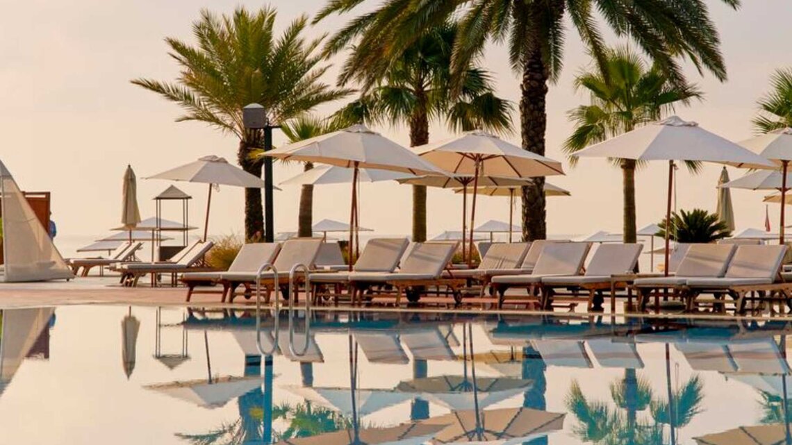 Pool und Palmen eines Hotels | © Club Med/Jeanne PERROTTE