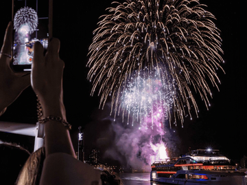 Feuerwerk über dem Rhein | © FUNKE Foto Service - Martin Moeller