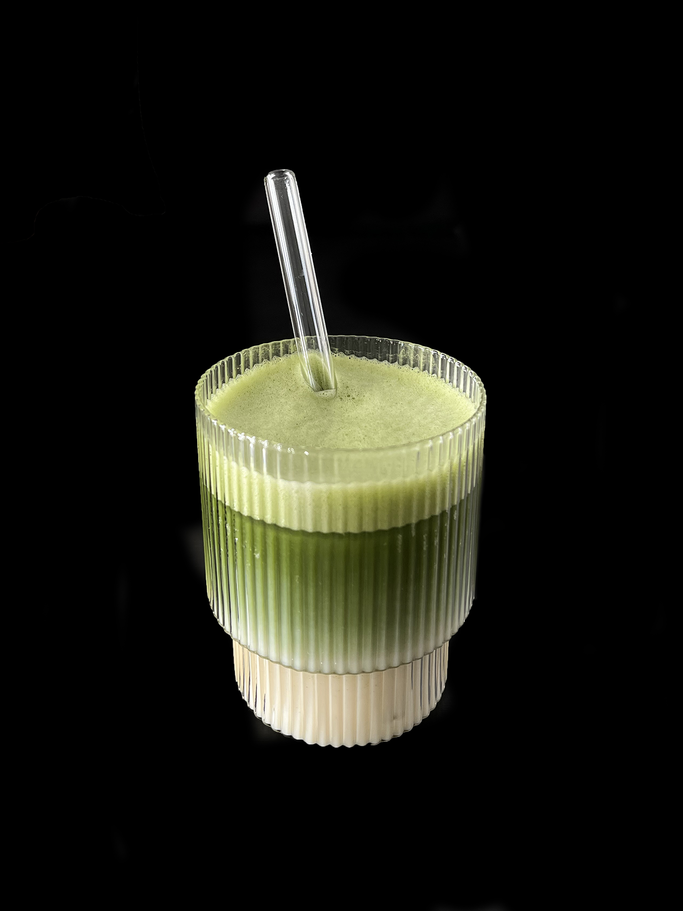Matcha Latte im Glas | © Natalie Trüeb