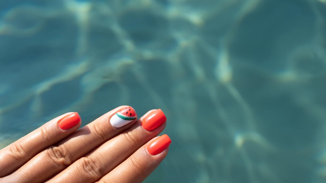 Wow-Effekt! Diese 3 Nagellack-Farben lassen deine Haut gebräunter aussehen
