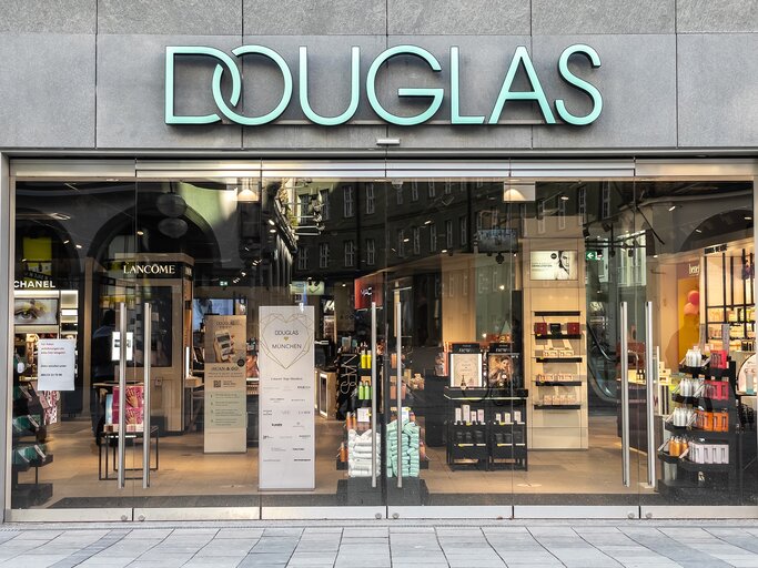 Douglas Store München | © Adobe Stock/Dennis