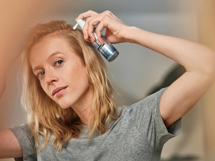 Die Anwendung des Nioxin Anti-Hair Loss Serums ist denkbar einfach. | © Nioxin