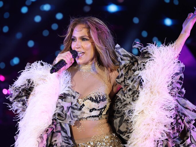 Jennifer Lopez auf der Bühne | © Getty Images/Daniele Venturelli 
