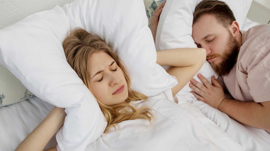 Was tun wenn der Partner ständig schnarcht?