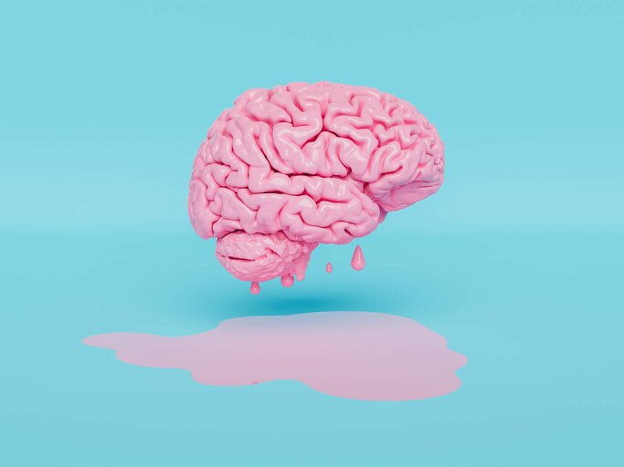 Pinkes Gehirn auf türkisem Hintergrund | © Getty Images/AntonioSolano