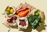 Gemüse und Obst in nachhaltiger Verpackung | © Getty Images/Tanja Ivanova