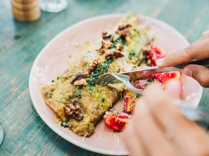 Weight loss with eggs: healthy omelet under 400 calories | © Getty Images/Vasil Dimitrov Omelet with vegetables | © Getty Images/Vasil Dimitrov