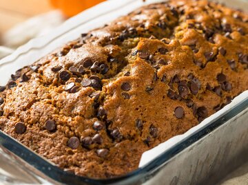 Schokokuchen mit Chocolate Chips | © Getty Images/bhofack2