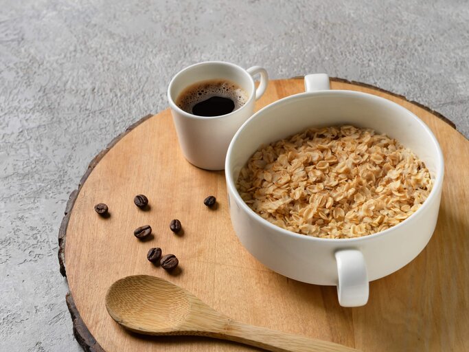 Haferflocken mit Kaffee | © Pixel-Shot/Shutterstock.com