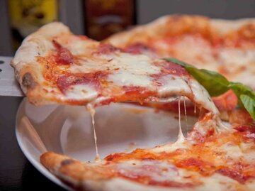 Leckere, saftige Pizza | © Getty Images/Yevgen Romanenko