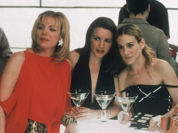 Kim Cattrall, Kristin Davis und Sarah Jessica Park in Sex And The City | © IMAGO / Allstar