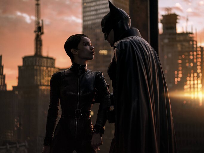 Zoë Kravitz als Catwoman & Robert Pattinson als Batman in "The Batman" | © Jonathan Olley/™ & © DC Comics