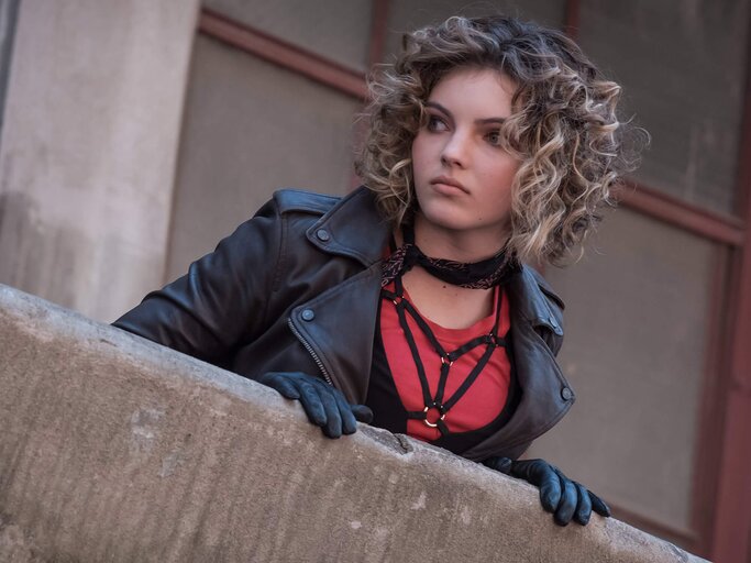 Camren Bicondova als Selina Kyle in der Serie "Gotham" | © IMAGO / Everett Collection