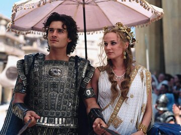 Orlando Bloom und Diane Krüger in Troja | © Courtesy WARNER BROS PICTURES / HELENA PRODUCTIONS / LATINA PICTURES / Ronald Grant / Mary Evans