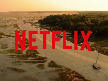 Netflix Logo vor Drehort Outer Banks | © Courtesy of Netflix