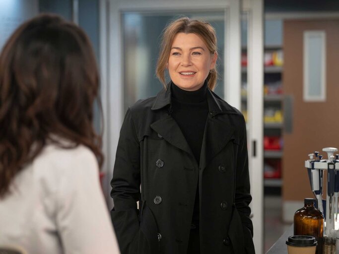 Ellen Pompeo als Meredith Grey in Grey's Anatomy Staffel 20 | © Disney/Anne Marie Fox