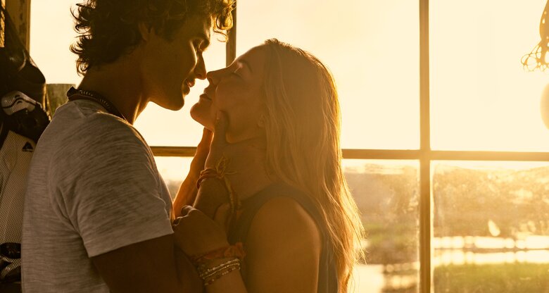 Chase Stokes und Madelyn Cline in Outer Banks, Staffel 4 | © JACKSON LEE DAVIS/NETFLIX