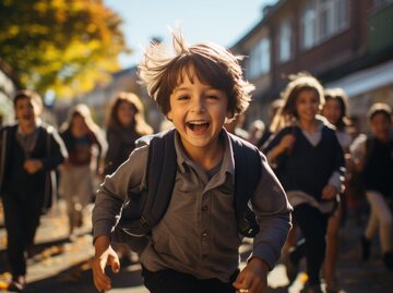 glückliches Kind, das rennt | © Adobe Stock/Mustafa