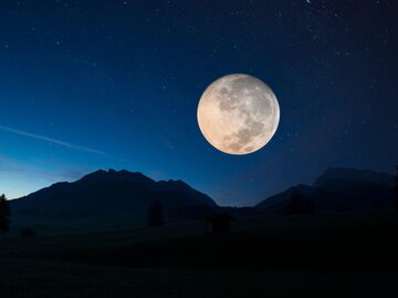 Vollmond am Himmel | © Getty Images/Henglein and Steets