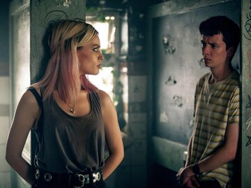 Maeve und Otis aus Sex Education | © Jon Hall/Netflix