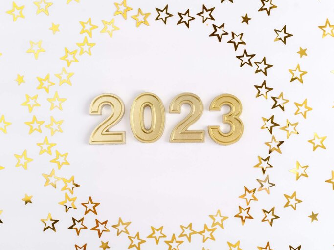 2023 mit goldenen Sternen | © Getty Images/Olga Shumytskaya