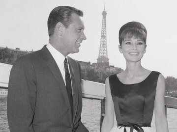 Audrey Hepburn und William Holden in Paris | © Getty Images