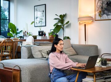 Person im Home Office | © Getty Images/10'000 Hours