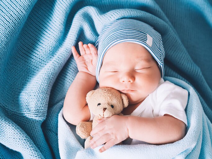 Neugeborener Junge  | © Getty Images/NataliaDeriabina