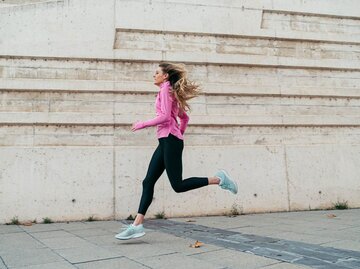 Frau beim Joggen | © Getty Images/Mikel Taboada