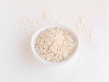 Schale ungekochter Reis | © Adobe Stock/AnaPliego