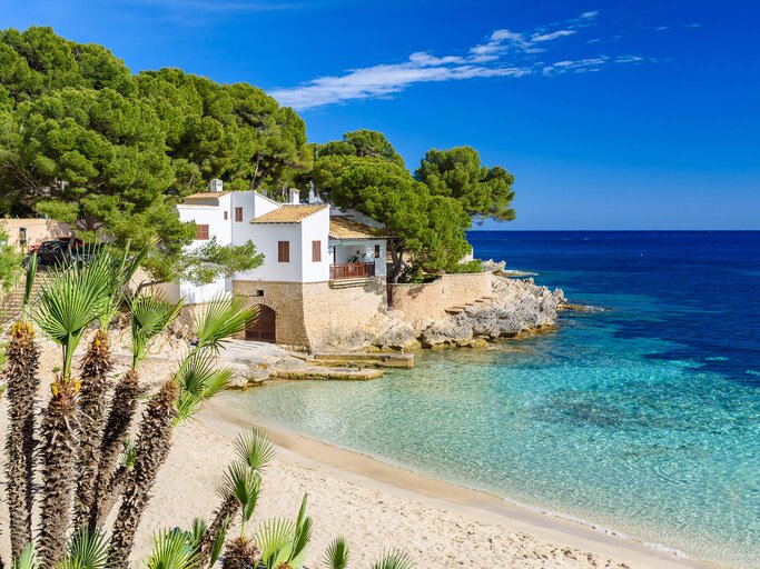 Schöner Strand auf Mallorca | © Getty Images/SimonDannhauer