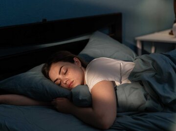 Schlafende junge Frau | © Adobe Stock/mtrlin